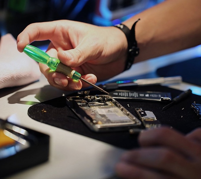 Why Choose Local Phone Repair Services